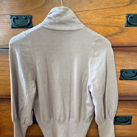 Express NWT BEIGE High Ribbed Blouson Sleeve Turtleneck Sweater XS - Picture 5 of 8